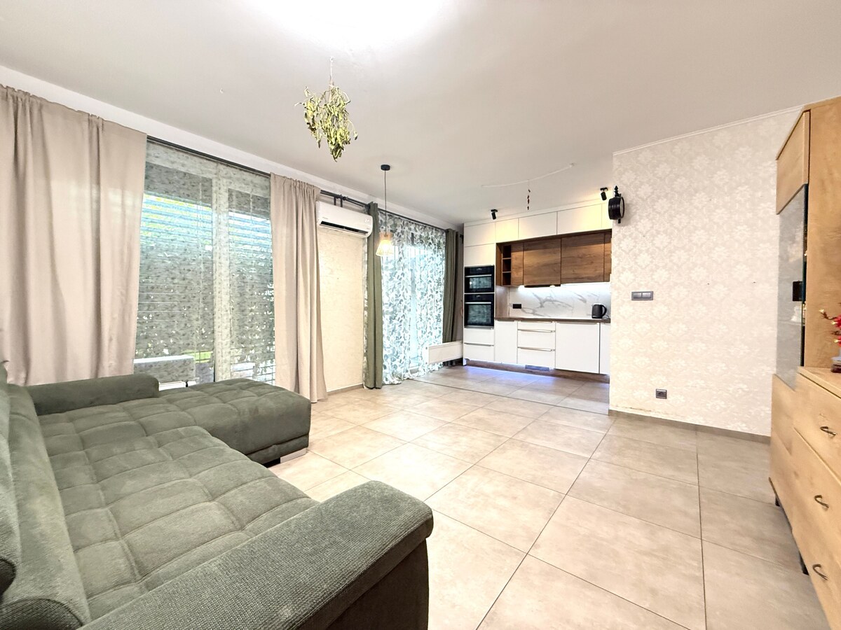 2-IZBOVÝ BYT PO KOMPLETNEJ REKONŠTRUKCII SO SÚKROMNOU ZÁHRADOU 50 m² | HVIEZDOSLAVOV — foto 2
