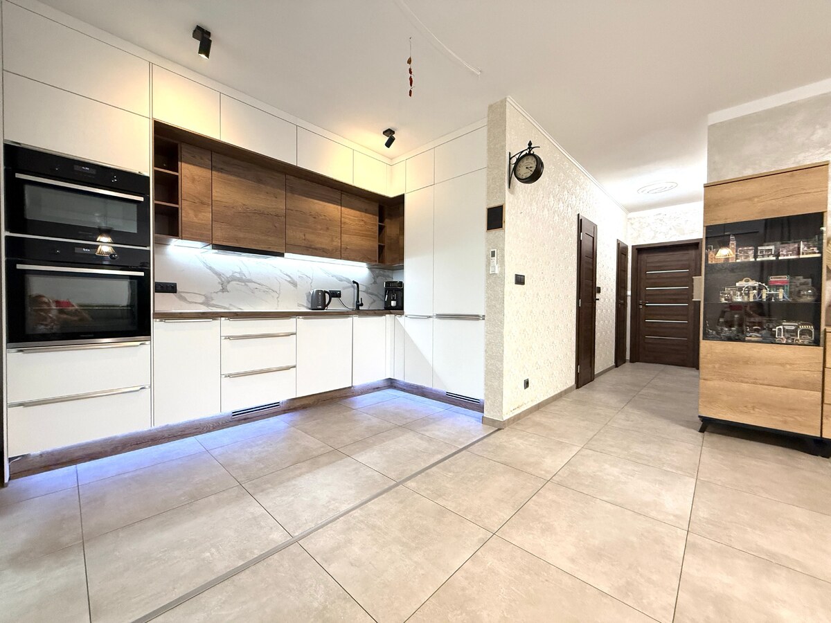2-IZBOVÝ BYT PO KOMPLETNEJ REKONŠTRUKCII SO SÚKROMNOU ZÁHRADOU 50 m² | HVIEZDOSLAVOV — foto 4
