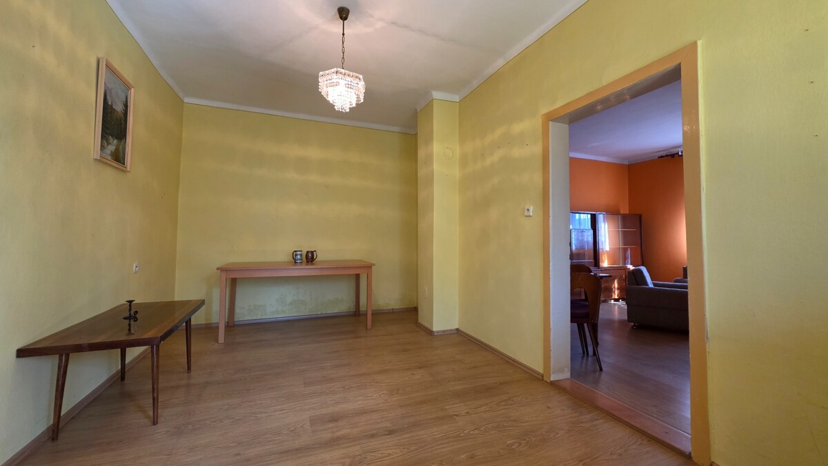 Na predaj rodinný dom s veľkým slnečným pozemkom v obci Mostová — foto 8