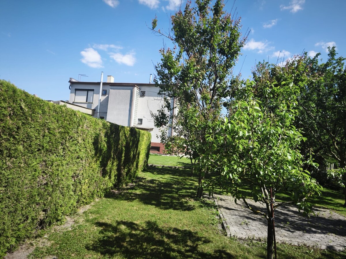 Bývanie na vidieku, dom s netradičnou kvalitou, Trstice — foto 3