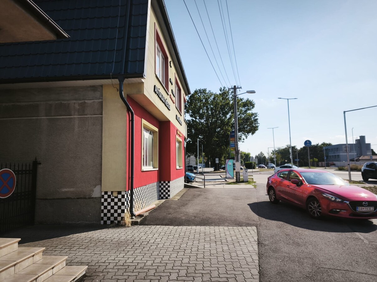 Prenájom obchodno-administratívneho priestoru , Šaľa  centrum