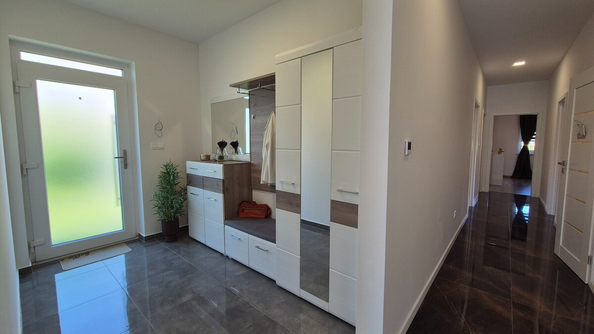 Vysnívaný domov? 4i. rodinný dom, 135,14 m²,Galanta, Mládežnícka štvrť — foto 8