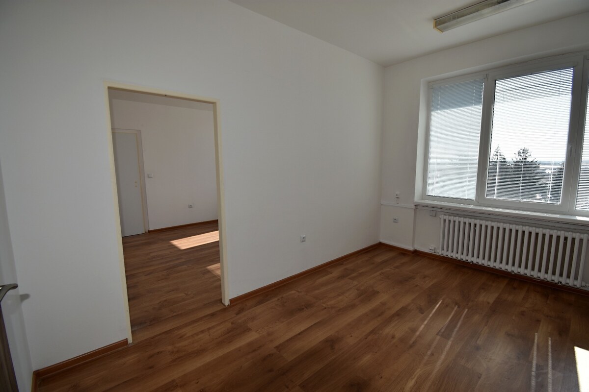 Prenájom dvojkancelárie 30 m2, Galanta — foto 2