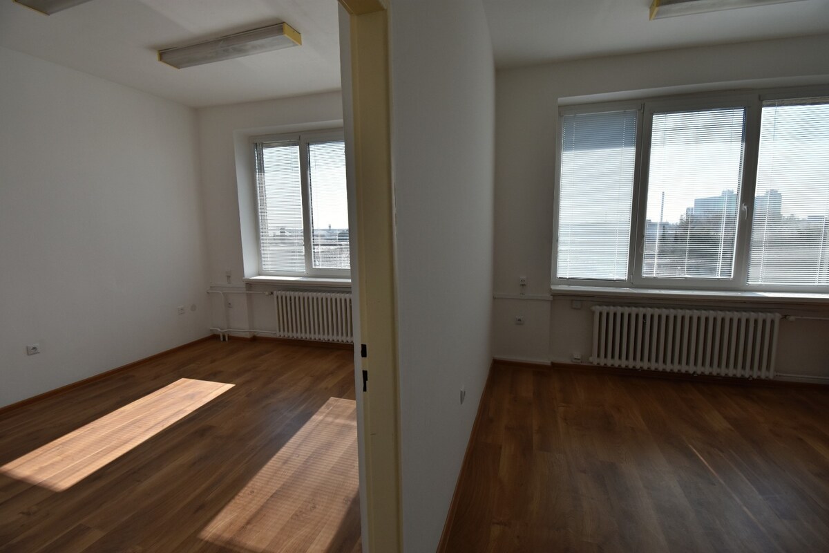 Prenájom dvojkancelárie 30 m2, Galanta — foto 4