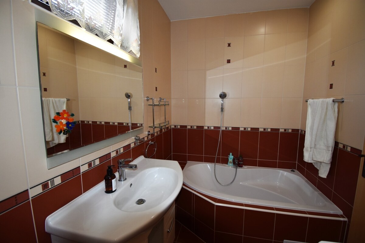 Dom snov, bazén, vinná pivnica, garáže, Mostová — foto 10