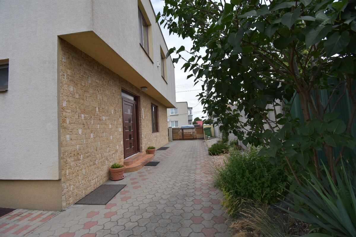 Dom snov, bazén, vinná pivnica, garáže, Mostová — foto 11
