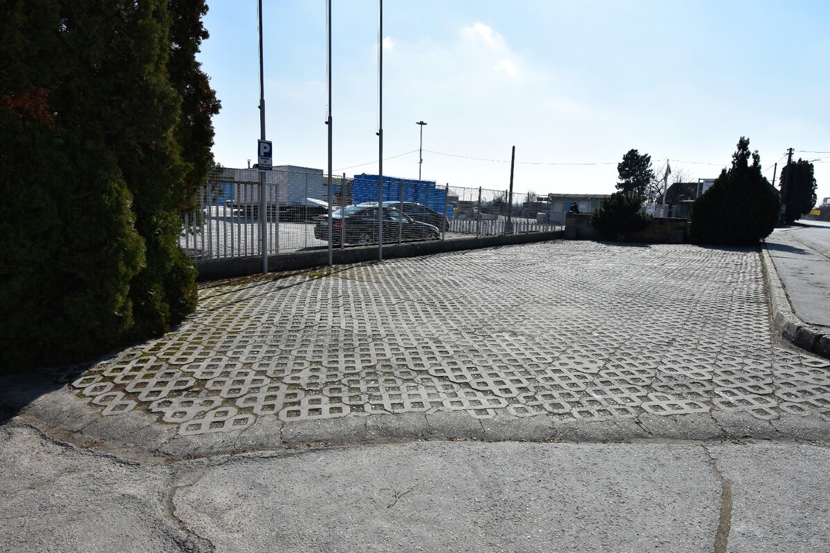 Na prenájom budova na podnikanie, 430 m², Sereď — foto 2