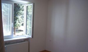 2-izb. tehlový po rekonštrukcii s vlastným kúrením v centre mesta — foto 1