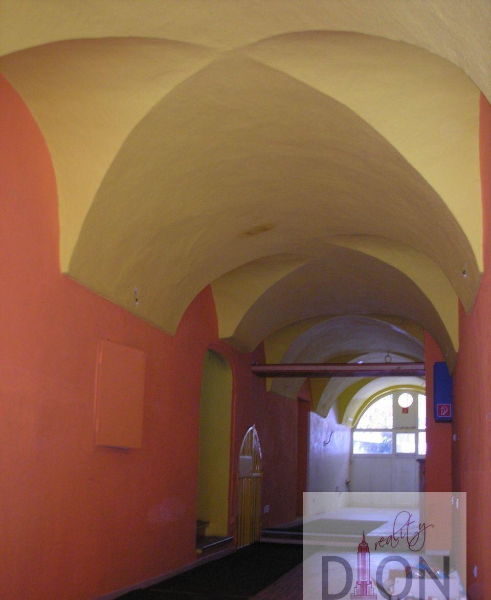 OBCHODNÉ PRIESTORY NA PRENÁJOM NA DOLNEJ ULICI, S VÝKLADOM 185,59 m2 — foto 2