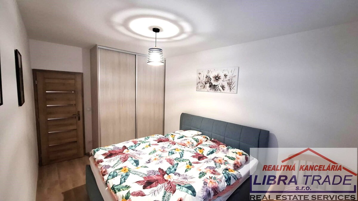 PREDAJ - Kompletne prerobeného 3 izbového bytu s loggiou na ulici Vodnej v Komárne  — foto 14