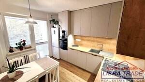PREDAJ - Kompletne prerobeného 3 izbového bytu s loggiou na ulici Vodnej v Komárne  — foto 1