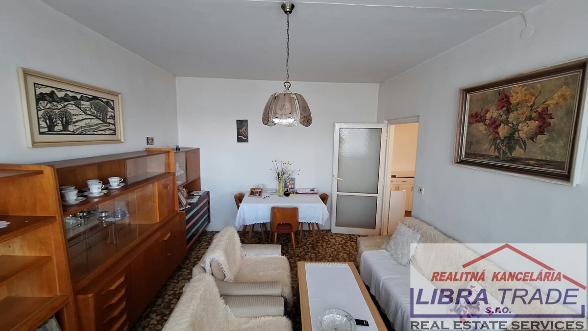 PREDAJ - Zachovalý 3 izbový byt s loggiou na Košickej ulici v Komárne 