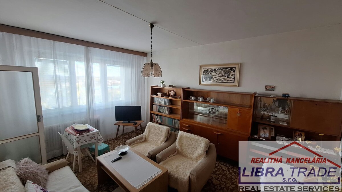 PREDAJ - Zachovalý 3 izbový byt s loggiou na Košickej ulici v Komárne  — foto 2