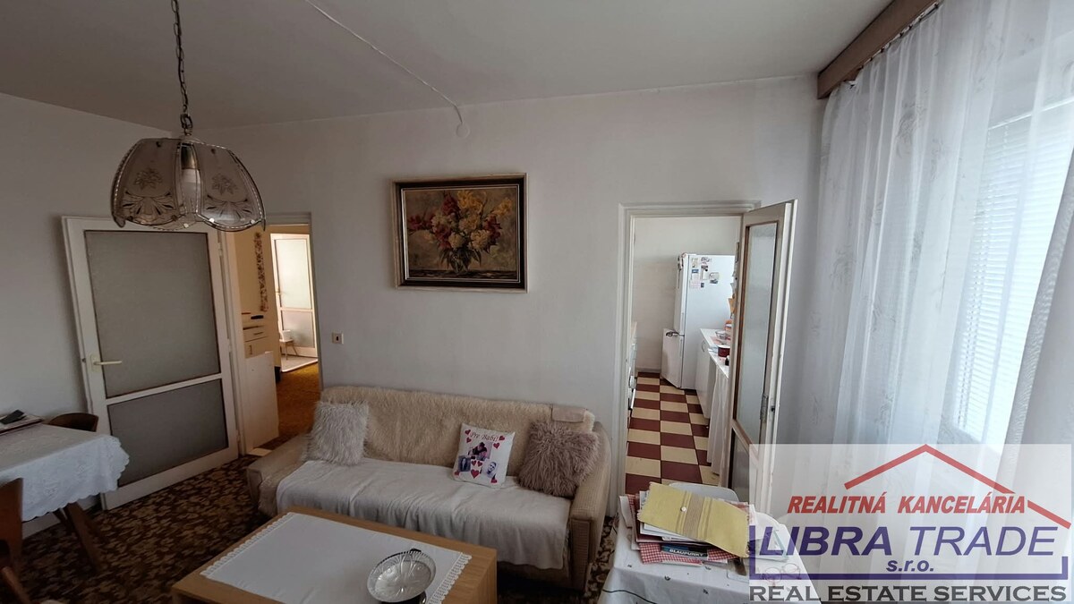PREDAJ - Zachovalý 3 izbový byt s loggiou na Košickej ulici v Komárne  — foto 3