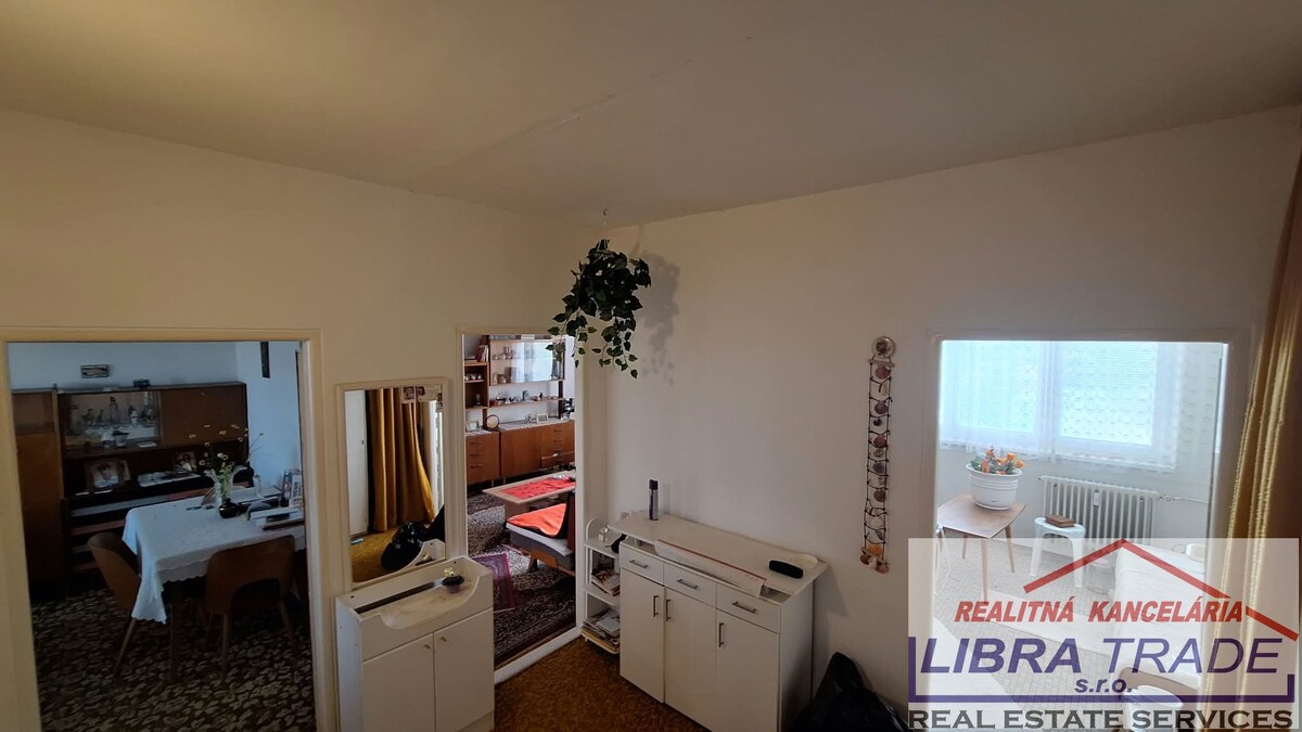PREDAJ - Zachovalý 3 izbový byt s loggiou na Košickej ulici v Komárne  — foto 7