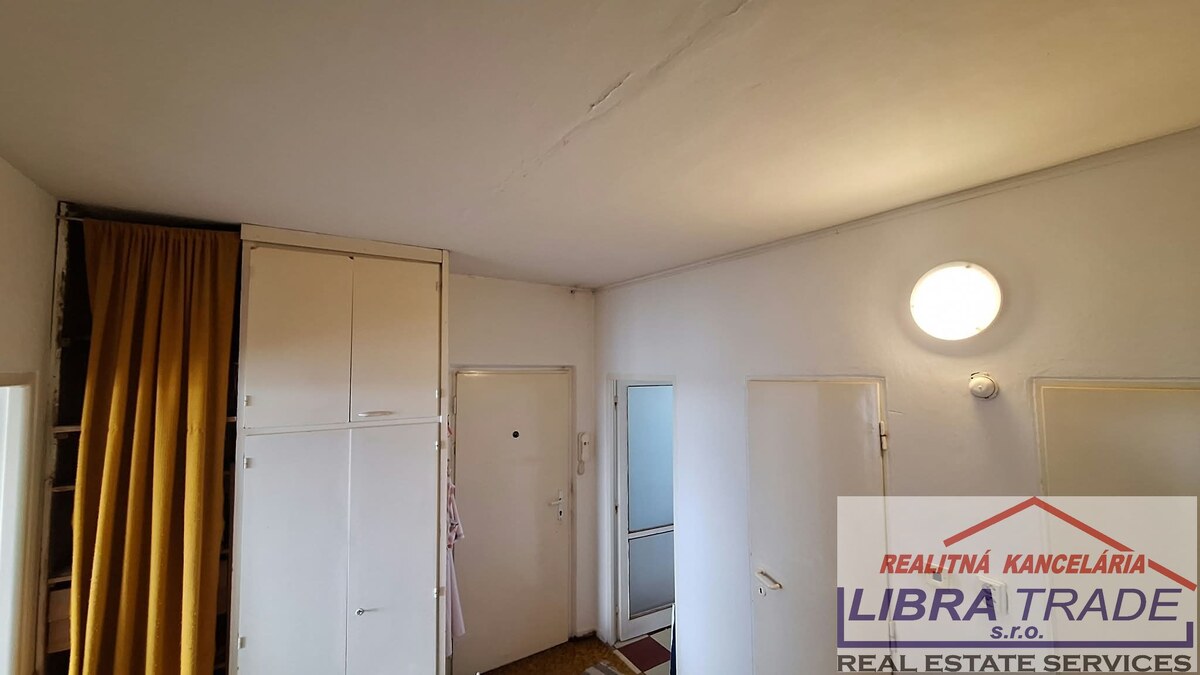 PREDAJ - Zachovalý 3 izbový byt s loggiou na Košickej ulici v Komárne  — foto 8