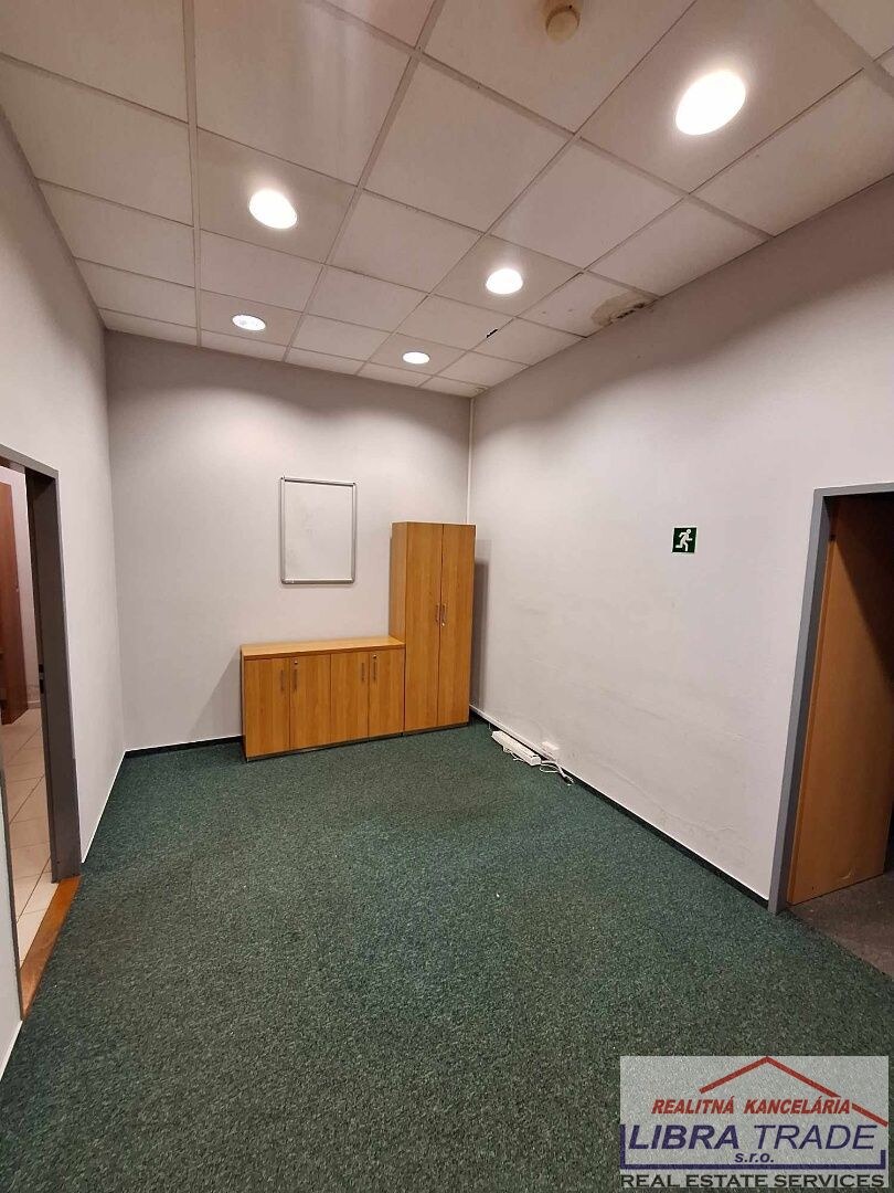 Prenájom - kancelársky priestor v centre Komárna v budove NEXT — foto 13
