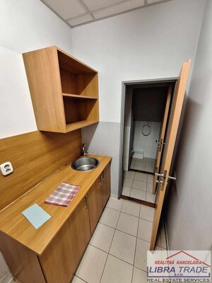 Prenájom - kancelársky priestor v centre Komárna v budove NEXT — foto 12