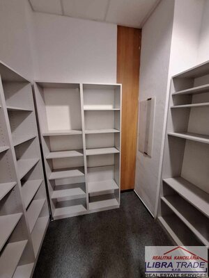 Prenájom - kancelársky priestor v centre Komárna v budove NEXT — foto 14