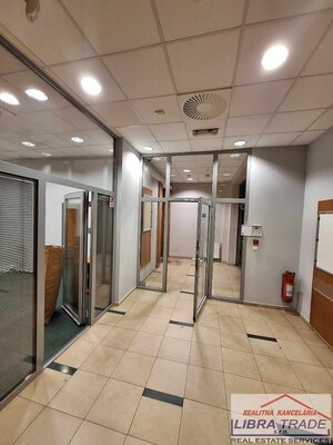 Prenájom - kancelársky priestor v centre Komárna v budove NEXT — foto 4