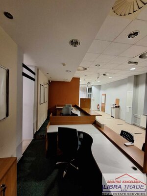 Prenájom - kancelársky priestor v centre Komárna v budove NEXT — foto 5