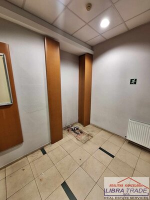 Prenájom - kancelársky priestor v centre Komárna v budove NEXT — foto 7