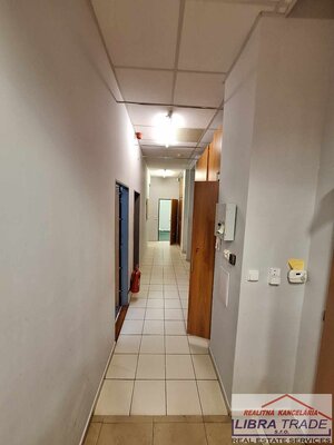 Prenájom - kancelársky priestor v centre Komárna v budove NEXT — foto 9
