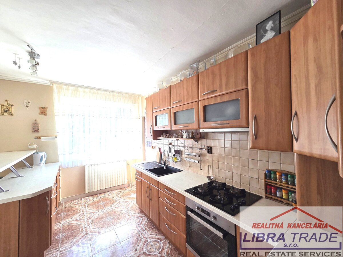 3 izbový byt na predaj v Štvorbytovke v Nových Zámkoch. — foto 2
