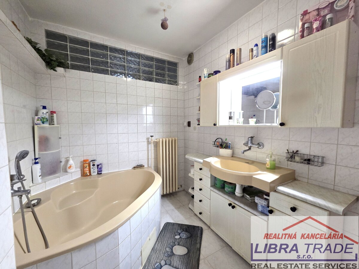 3 izbový byt na predaj v Štvorbytovke v Nových Zámkoch. — foto 10