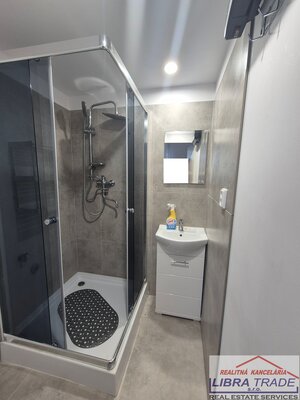 EXKLUZÍVNE NA PREDAJ 2-IZBOVÝ BYT S BALKÓNOM – NOVÉ ZÁMKY — foto 7