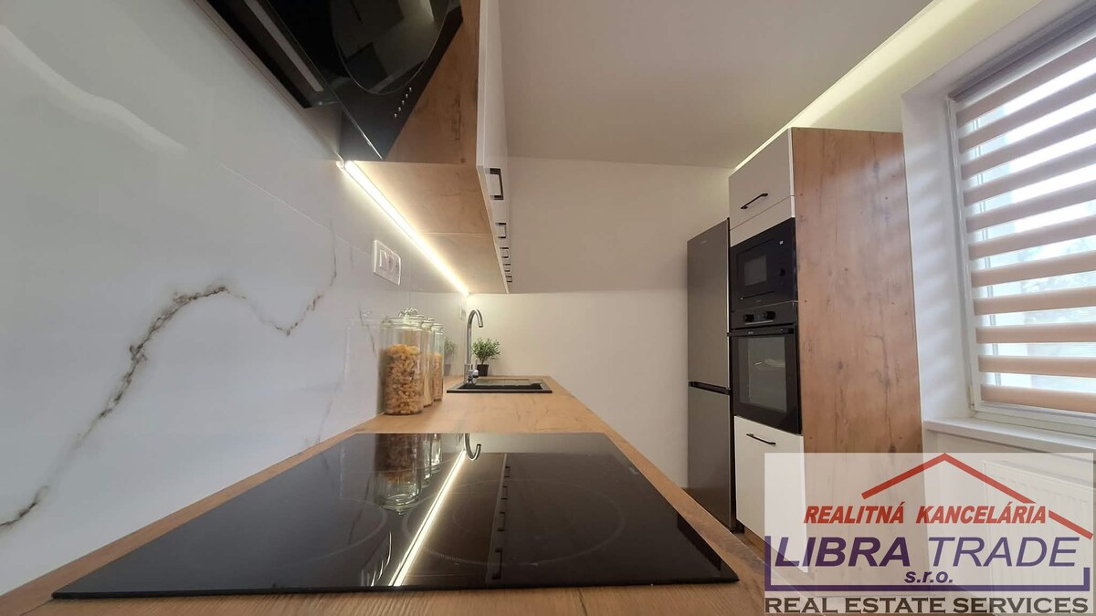 PREDAJ - Kompletne prerobený tehlový 2 izbový byt neďaleko centra Komárna  — foto 5
