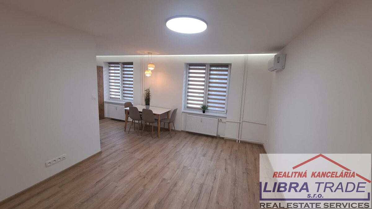PREDAJ - Kompletne prerobený tehlový 2 izbový byt neďaleko centra Komárna  — foto 6