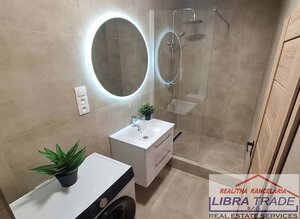 PREDAJ - Kompletne prerobený tehlový 2 izbový byt neďaleko centra Komárna  — foto 10