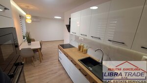 PREDAJ - Kompletne prerobený tehlový 2 izbový byt neďaleko centra Komárna  — foto 2
