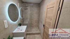 PREDAJ - Kompletne prerobený tehlový 2 izbový byt neďaleko centra Komárna  — foto 9