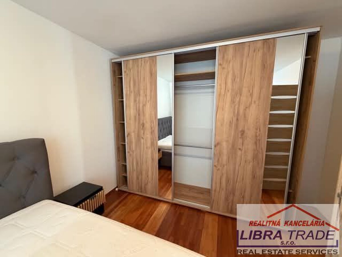EXKLUZÍVNY PREDAJ/VÝMENA - Kompletne prerobený 2 izbový tehlový byt s vlastným kúrením a balkónom v Hurbanove  — foto 15