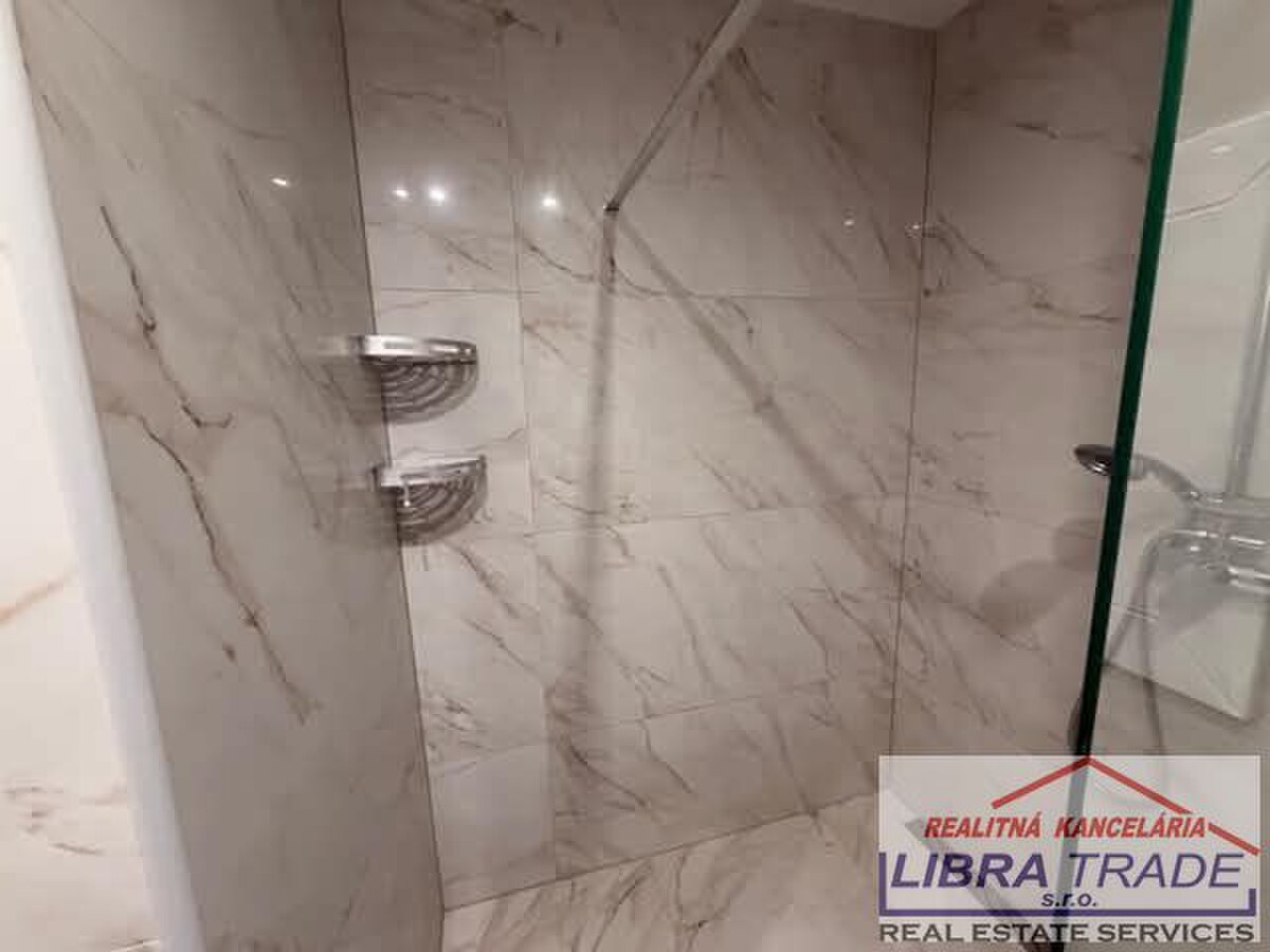 EXKLUZÍVNY PREDAJ/VÝMENA - Kompletne prerobený 2 izbový tehlový byt s vlastným kúrením a balkónom v Hurbanove  — foto 6