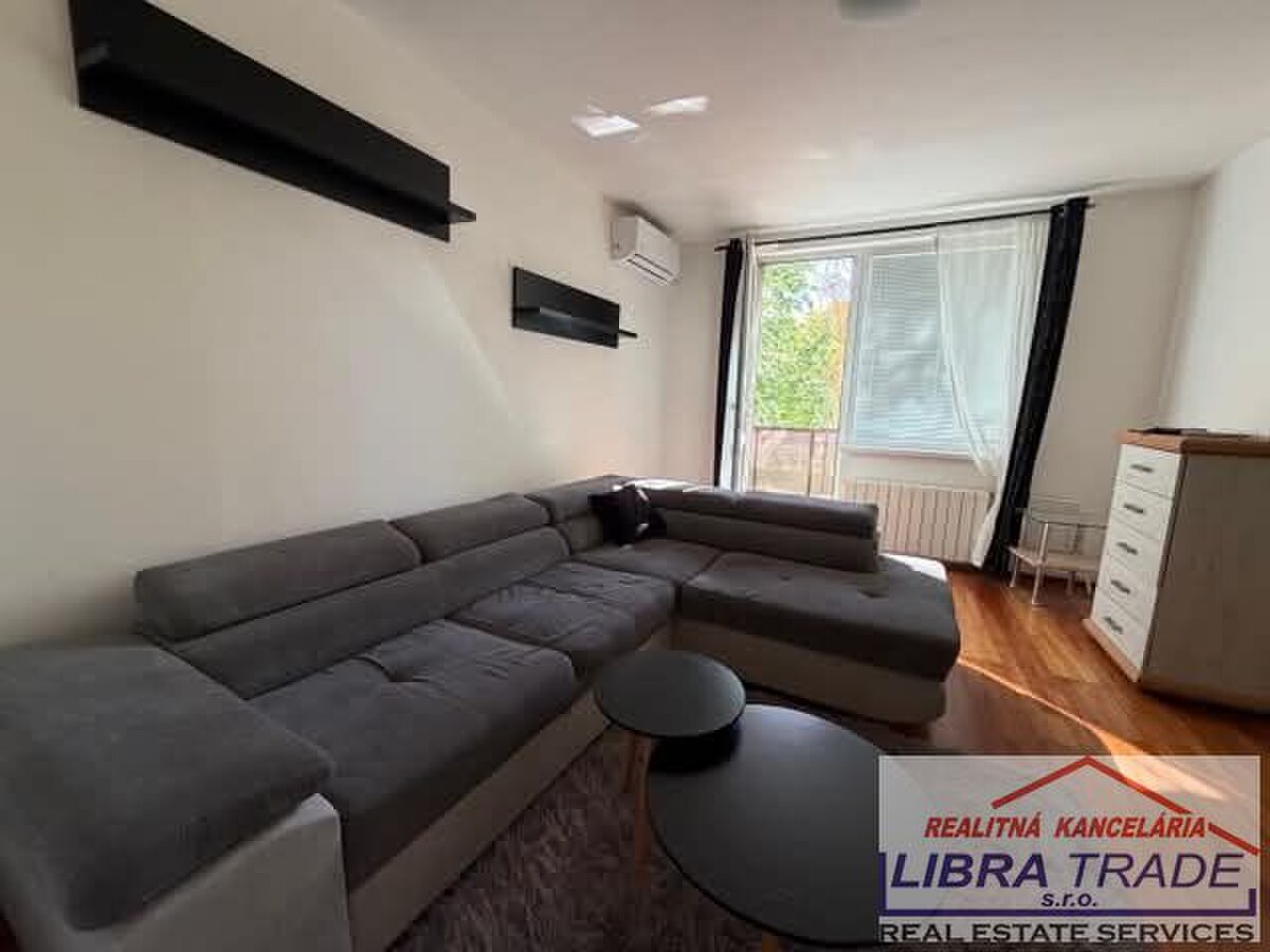 EXKLUZÍVNY PREDAJ/VÝMENA - Kompletne prerobený 2 izbový tehlový byt s vlastným kúrením a balkónom v Hurbanove  — foto 8