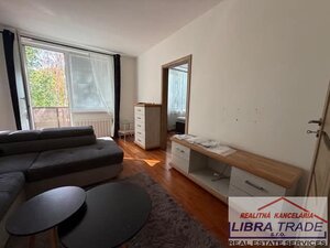 EXKLUZÍVNY PREDAJ/VÝMENA - Kompletne prerobený 2 izbový tehlový byt s vlastným kúrením a balkónom v Hurbanove  — foto 9