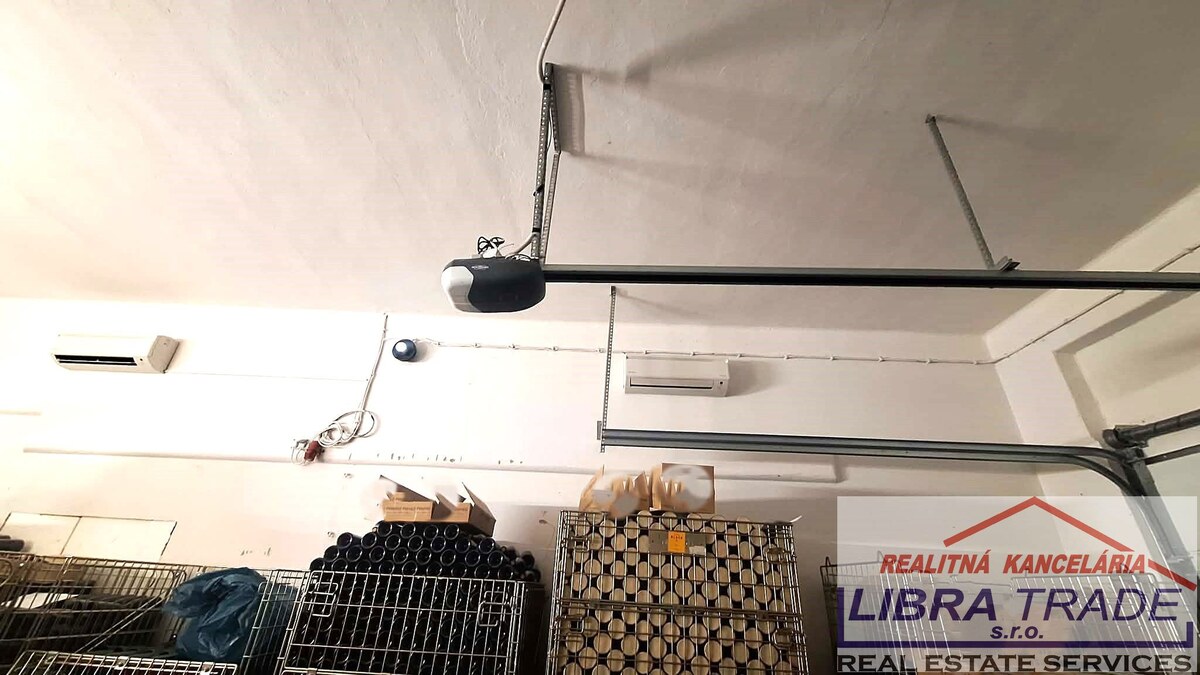 EXKLUZÍVNY PREDAJ - Rodinný dom na Leteckom poli VÝHODNÁ PONUKA A DOBRÁ POZÍCIA v Komárne — foto 13