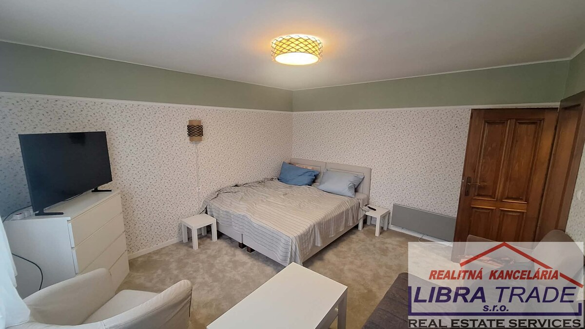 EXKLUZÍVNY PREDAJ - Rodinný dom na Leteckom poli VÝHODNÁ PONUKA A DOBRÁ POZÍCIA v Komárne — foto 8