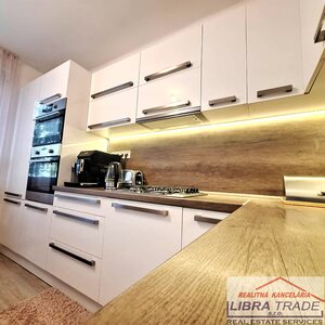 PREDAJ - Kompletne prerobený 3 izbový byt neďaleko centra v Komárne  — foto 3