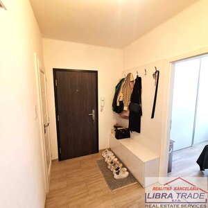 PREDAJ - Kompletne prerobený 3 izbový byt neďaleko centra v Komárne  — foto 5