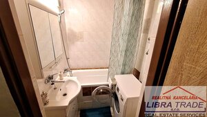 EXKLUZÍVNY PREDAJ - Čiastočne prerobený 3 izbový byt s loggiou na Českej ul. v Komárne VII. sídlisko DOHODA MOŽNÁ!  — foto 7