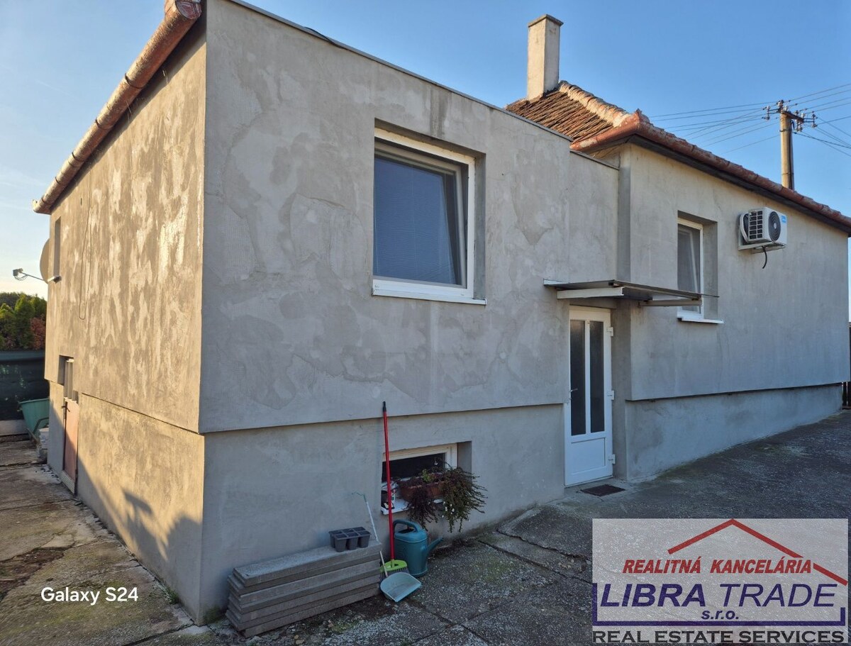 PREDAJ - Pekný 4-izbový rodinný dom po rekonštrukcii v Šuranoch. — foto 2