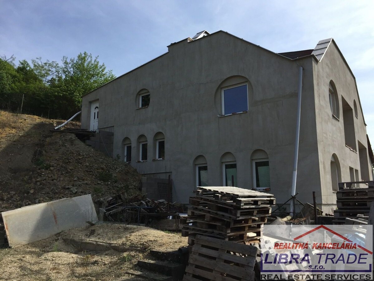 PREDAJ - veľký rozostavaný rodinný dom vhodný aj na podnikateľské účely - ubytovňa, penzión. Len 4 km od Štúrova. ODPORÚČAME. — foto 2