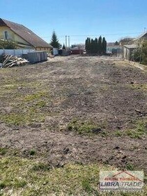 Na predaj stavebný pozemok o rozlohe 1051m2 v SURANOCH. — foto 2