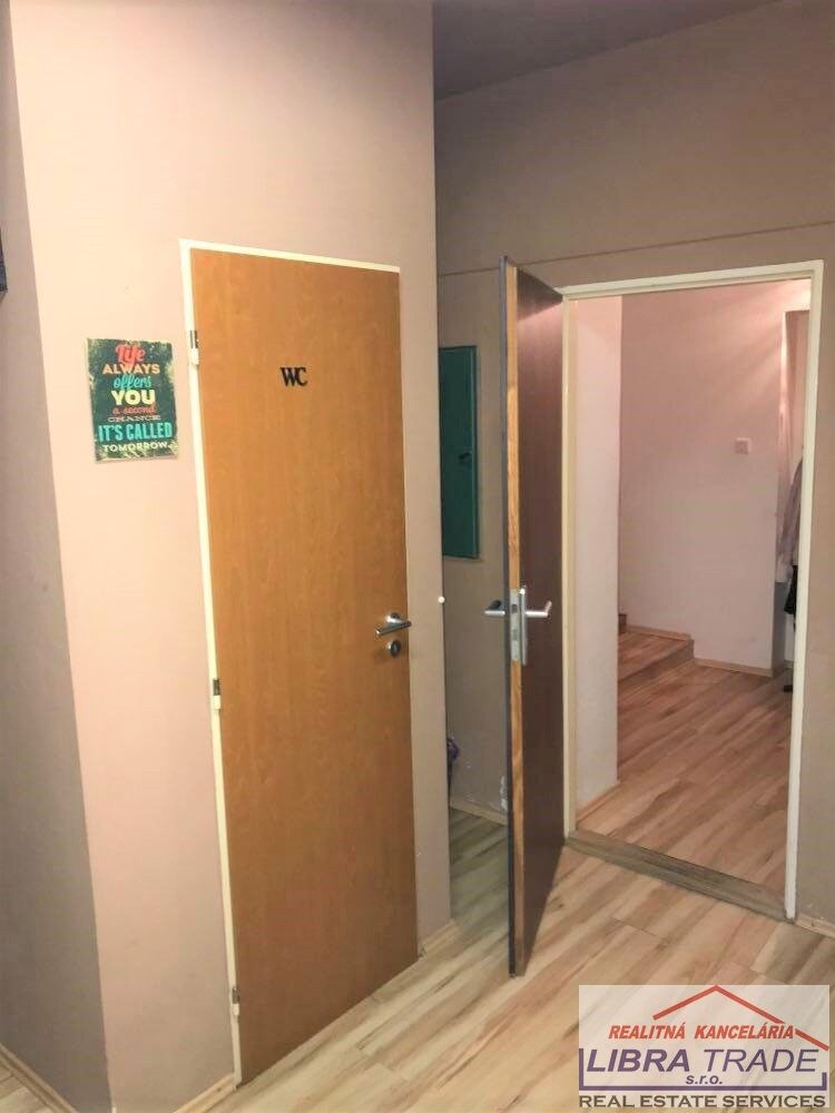 Predaj - polyfunkčný objekt s 2 bytovými jednotkami a podnikateľskými priestormi v centre Komárna — foto 19