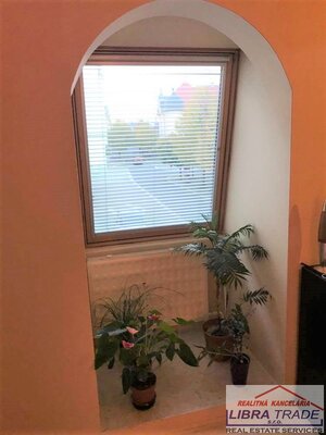 Predaj - polyfunkčný objekt s 2 bytovými jednotkami a podnikateľskými priestormi v centre Komárna — foto 4