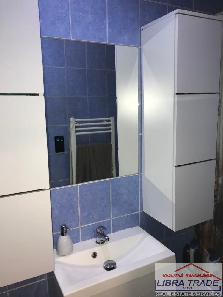 Predaj - 8 izbový rodinný dom pre viacčlennú rodinu vhodný aj pre podnikanie v Komárne — foto 21